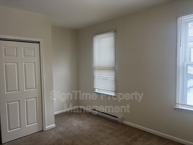 Building Photo - 415 E Potomac St