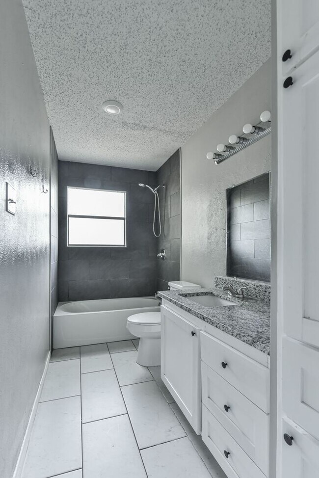 Building Photo - 4-Bedroom Home in the Heart of Killeen