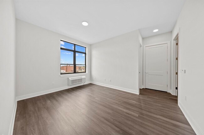 Building Photo - 121 34th St