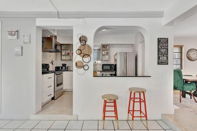 Building Photo - 1246 Johnson St