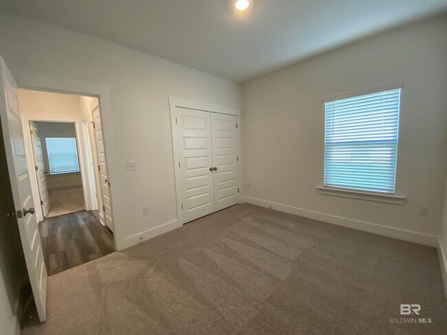 Building Photo - 510 Hardwood Ave