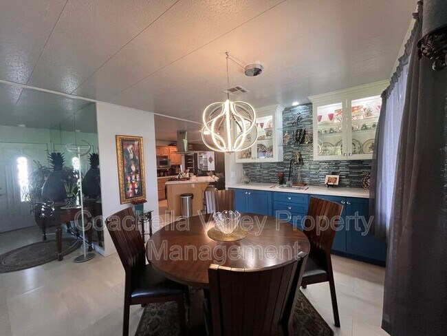 Building Photo - 421 S Paseo Laredo