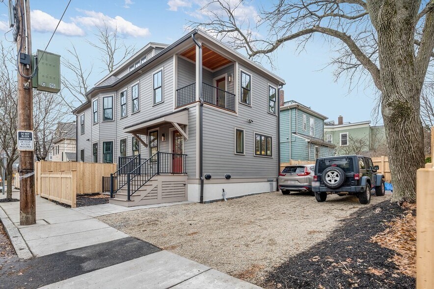 Building Photo - 11 Tufts St