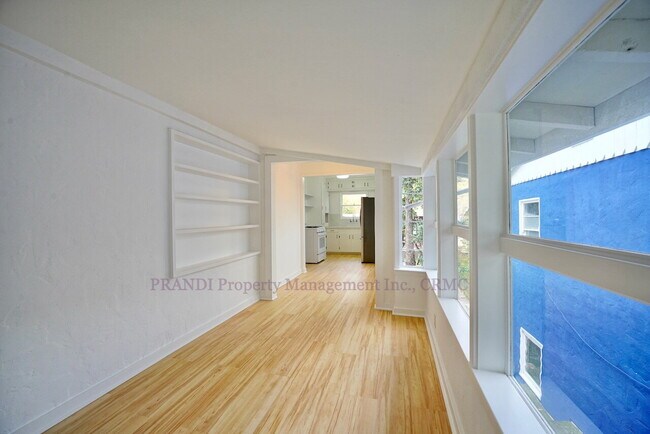 Building Photo - West End Home, Freshly Renovated, Close to Downtown