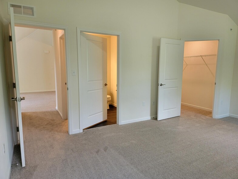 Building Photo - 30 Rollins Ln