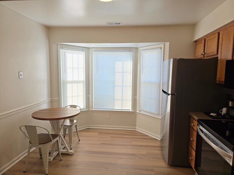 Building Photo - 5529 Old Guard Crescent