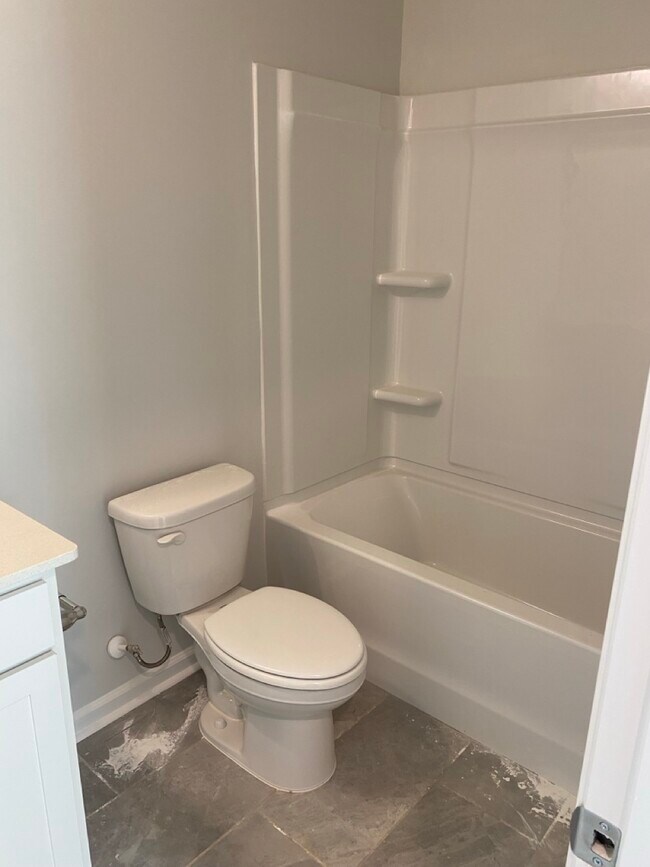 Building Photo - 588 Glen Clova Dr