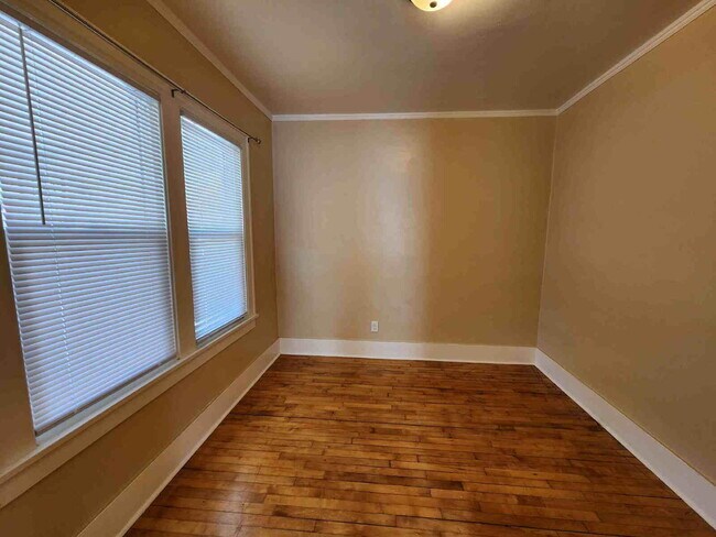 Building Photo - 3 Bedroom with Garage