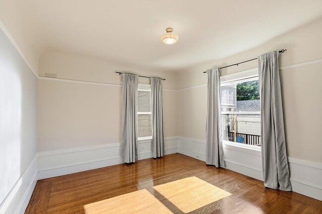 Building Photo - 380 29th St