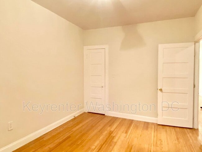 Building Photo - 1204 Holbrook St NE