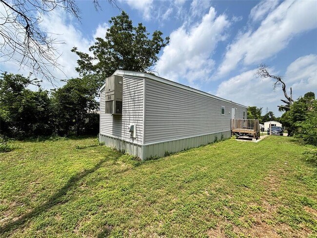 Building Photo - 3616 12 W Nugent Ave