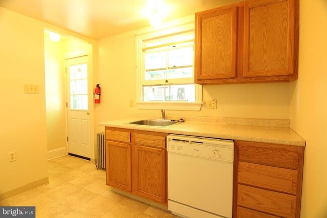 Primary Photo - 266 Manatawny St