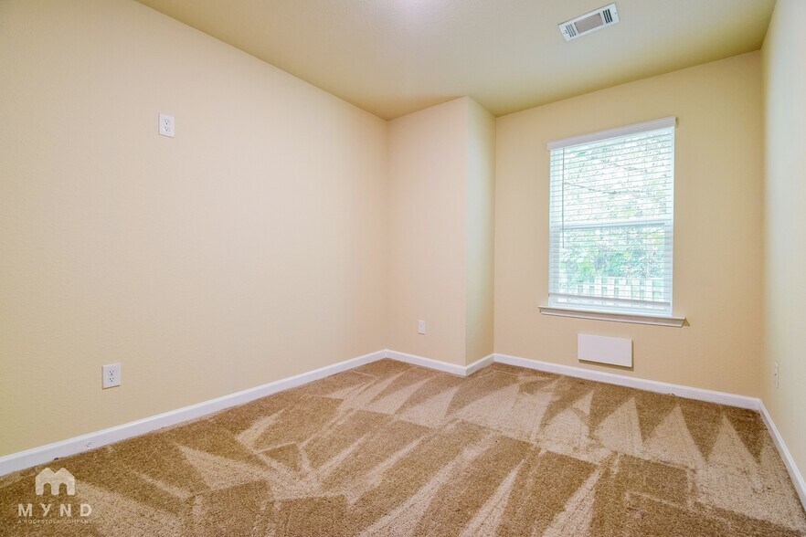 Building Photo - 306 Highwood Ln