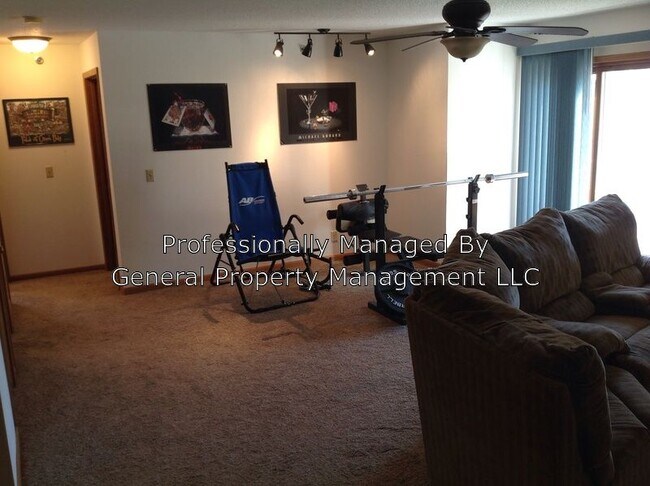 Building Photo - 2305 Martin St Apt 12 2305 Martin Street 12