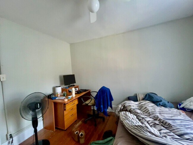 Building Photo - UK STUDENTS — LIVE RIGHT ACROSS FROM KROGER FIELD!