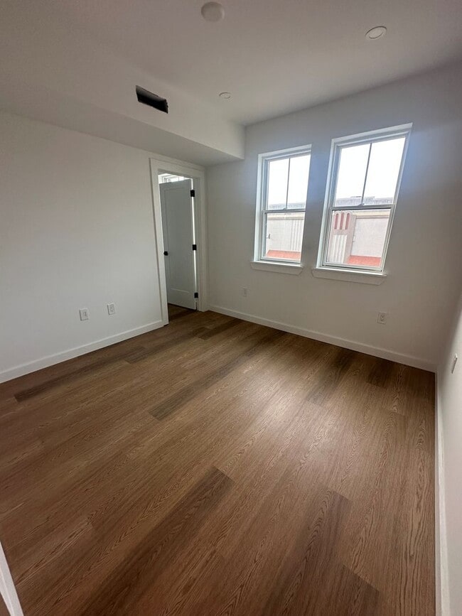Building Photo - Welcome to the Oswalds Place Apartments!