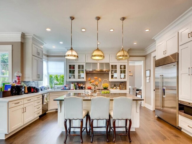 Building Photo - Highly desirable location and floor plan.