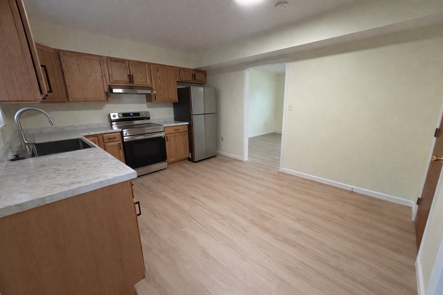 Building Photo - 526 Broadway Ave