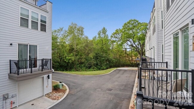 Building Photo - 2025 Clarksdale Dr