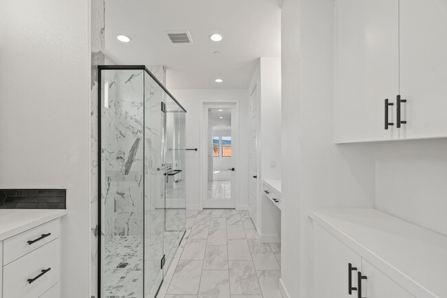 Building Photo - 73584 Henri Dr