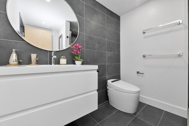 Building Photo - 112 Beach St