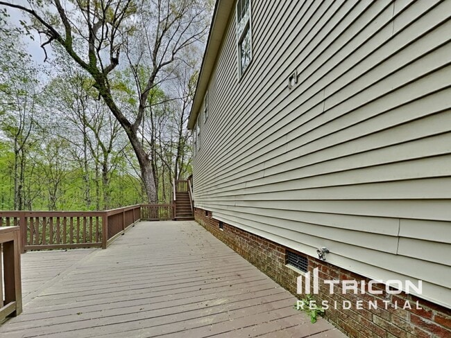 Building Photo - 3012 Brittany Dr