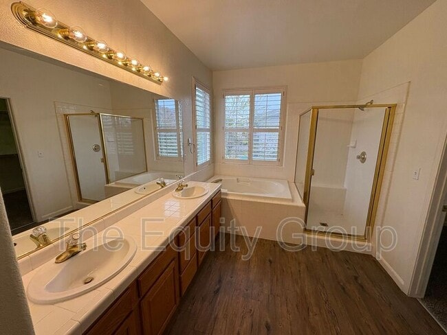 Building Photo - 2650 S Peppertree St