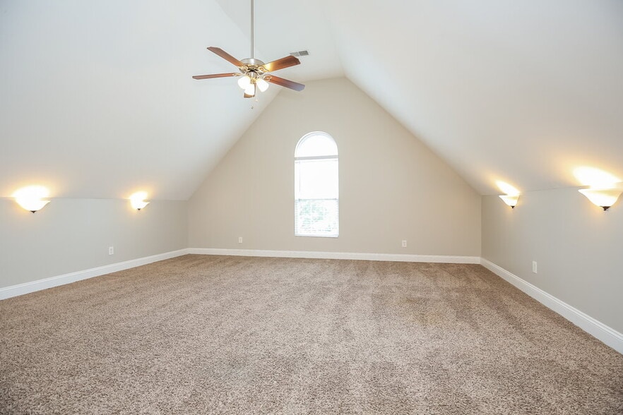 Building Photo - 2943 Hollicom Dr