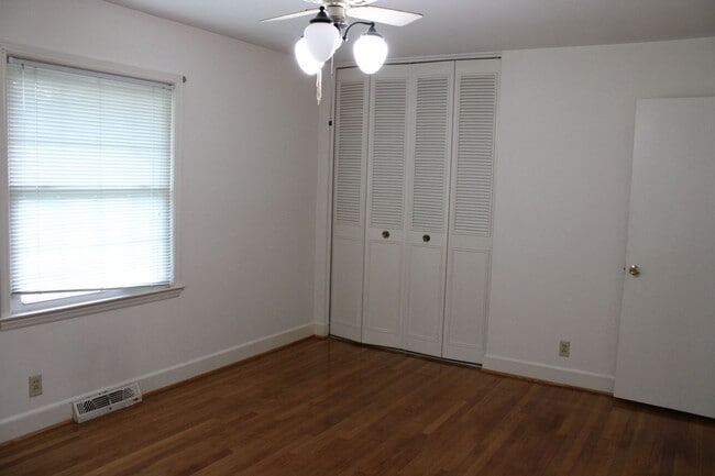 Building Photo - 1705 Hillcrest Dr W