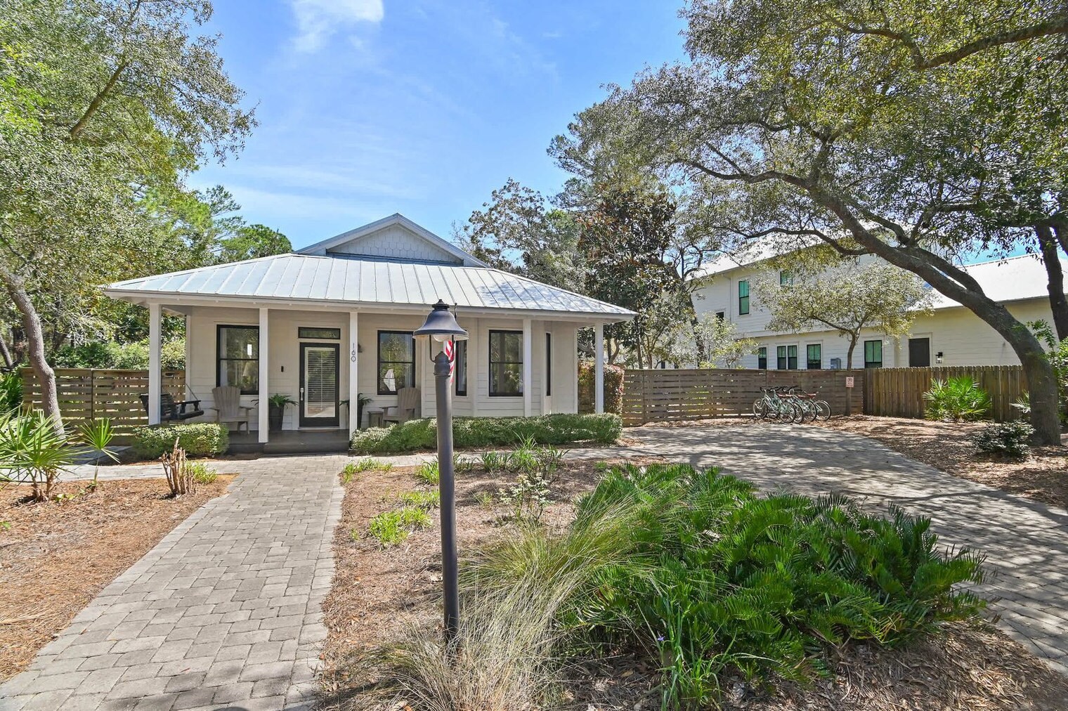Building Photo - 160 N Myrtle Dr