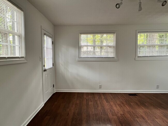 Building Photo - 1745 Donnalee Ave SE