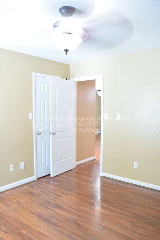 Building Photo - 826 Maywood Cir