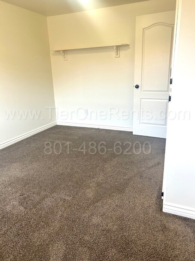 Building Photo - NO DEPOSIT option available for qualified ...