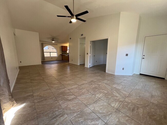 Building Photo - EXCELLENT Location!! This house is a three bedroom & two full baths