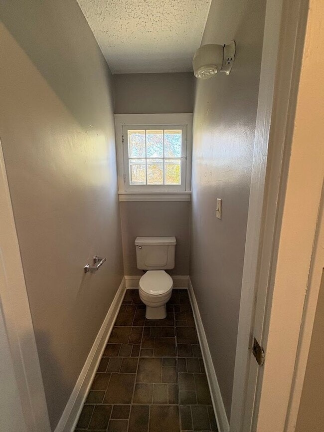 Building Photo - Three bedroom two bathroom home for rent