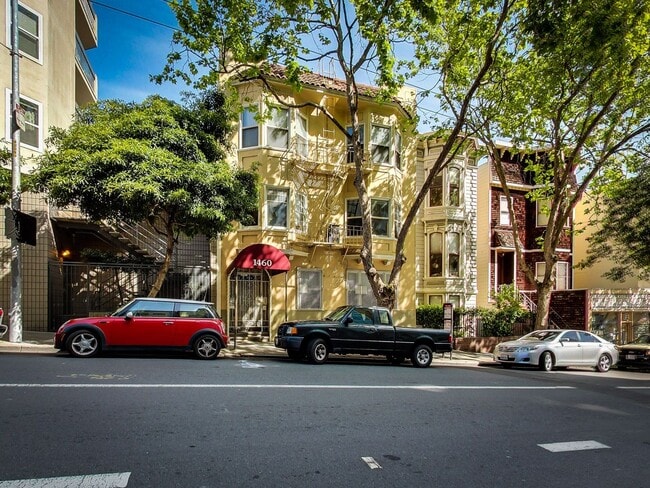 Building Photo - UPDATED PRICING! Parking! 2BR. Private Patio!  DISHWASHER! On-Site LAUNDRY! HARDWOOD!