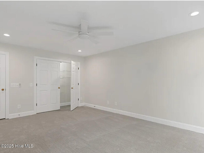 Building Photo - 110 Pine Cone Way