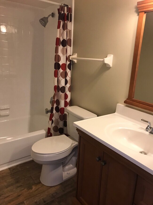 Building Photo - FABULOUS 3/2.5 Townhome In Wonderful Lake ...