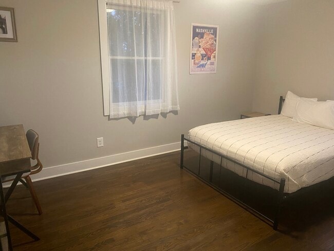 Building Photo - 829 Rose Park Dr