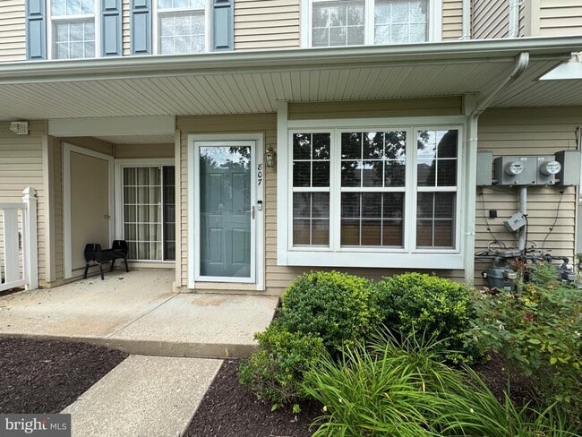 Building Photo - 807 Kirby Way