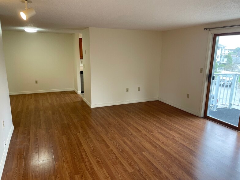 Building Photo - 834 State St