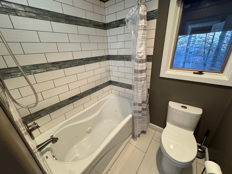 Building Photo - 247 Bruce Rd