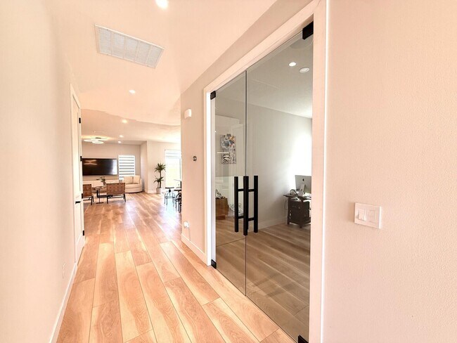 Building Photo - 10603 SW Vasari Way