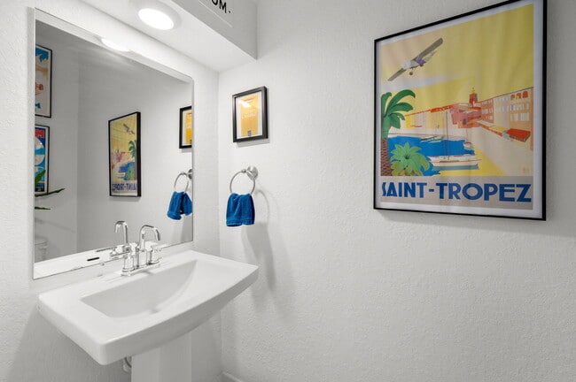 Building Photo - 8813 Via Mar Rosso