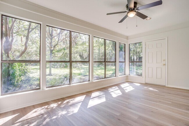 Building Photo - Fully Renovated Home in Desirable Fort Wor...