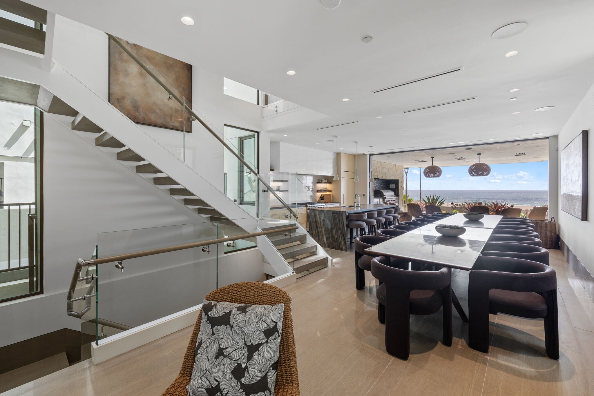 Building Photo - 716 The Strand