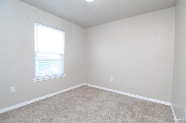 Building Photo - 10660 Shear St