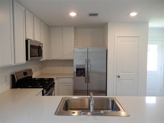Building Photo - 21099 Santopadre St
