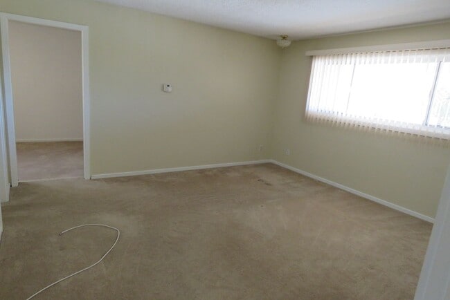 Building Photo - Sweet home in quiet neighborhood!