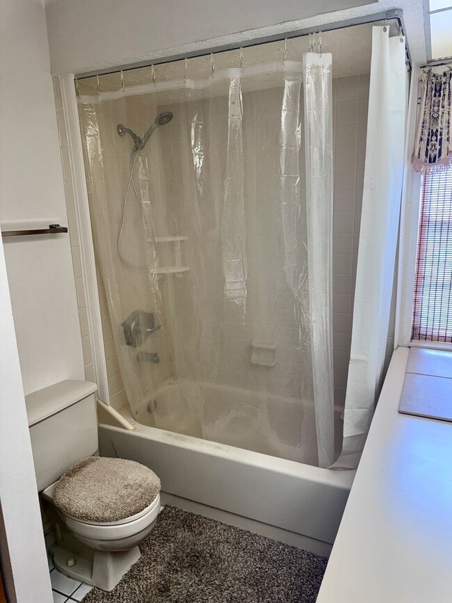 Building Photo - 2/1 Townhome Located in Carrollwood WITH G...